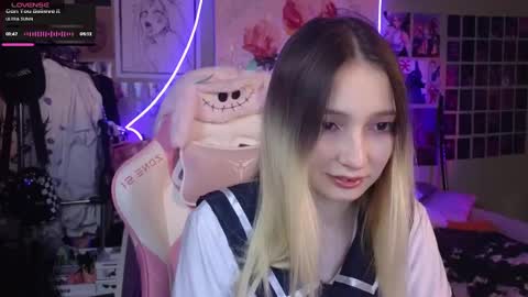 Evie online show from March 11, 9:04 pm