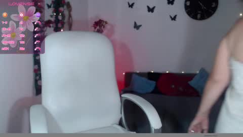 Snapshot of evil_stepmothers chatting on February 12, 9:01 pm Pamela  online show from February 12, 9:01 pm