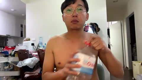 faint45508542 online show from January 3, 1:57 pm