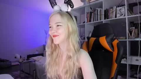 Snapshot of fairy_casey chatting on October 28, 10:55 pm fairy_casey online show from October 28, 10:55 pm