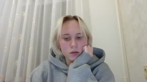 Snapshot of fairyfeller_ chatting on October 1, 4:39 pm fairyfeller_ online show from October 1, 4:39 pm