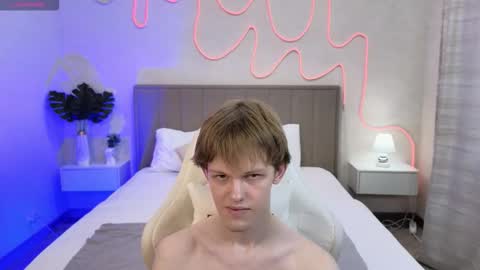 Fakeangel online show from November 3, 4:57 am