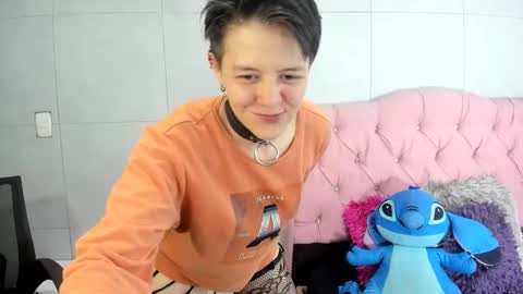 Snapshot of fanny_18 chatting on October 22, 2:04 am FANNY online show from October 22, 2:04 am
