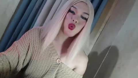 DANIELLA - DONT FORGET TO GIVE ME A THUMBSU UP online show from May 25, 4:07 am