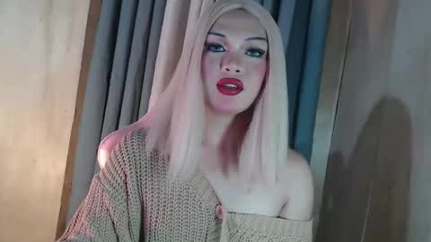 DANIELLA - DONT FORGET TO GIVE ME A THUMBSU UP online show from April 4, 4:52 am