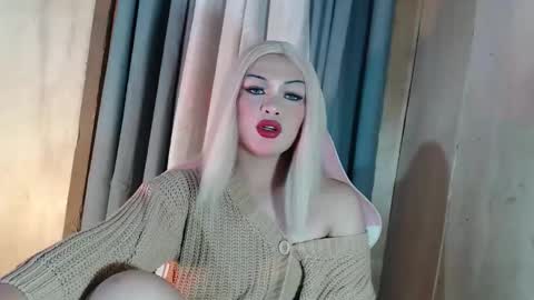 DANIELLA - DONT FORGET TO GIVE ME A THUMBSU UP online show from April 21, 12:36 am