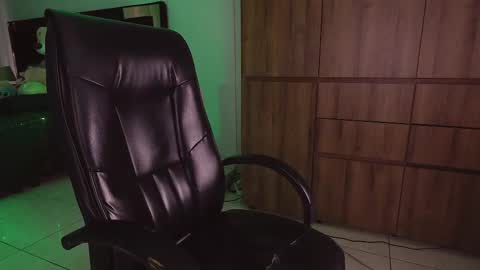 farid_jake_ online show from October 22, 6:42 pm