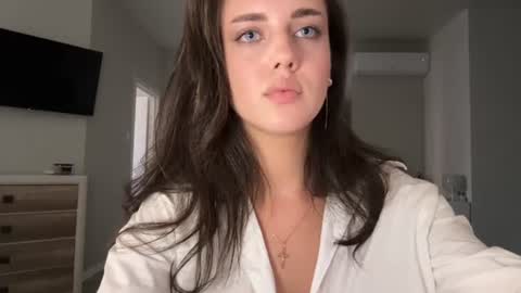 Mia online show from July 28, 4:39 pm