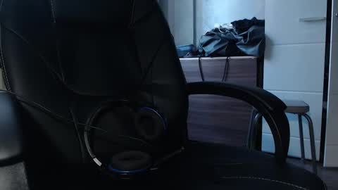 Snapshot of farsunk23 chatting on February 26, 7:34 am farsunk23 online show from February 26, 7:34 am