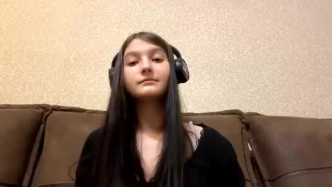 Aurora 18yo online show from November 18, 11:35 am