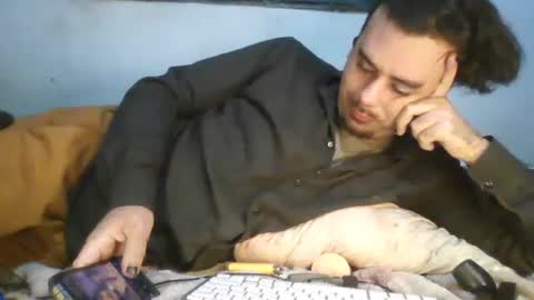 Faux Feitico online show from May 14, 12:31 am