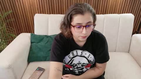 Feelena online show from December 22, 6:03 pm