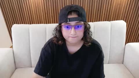 Feelena online show from March 2, 5:52 pm