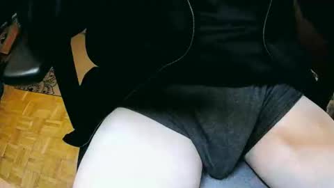 feetlover7878 online show from October 26, 11:15 pm