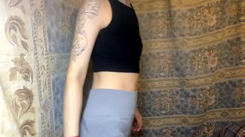 Lola online show from April 2, 9:11 pm