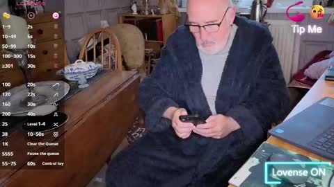 Adam online show from October 29, 7:32 am