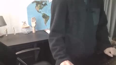 femdomsubby online show from October 31, 6:47 am