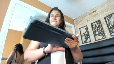 fer_florez online show from June 4, 8:04 pm