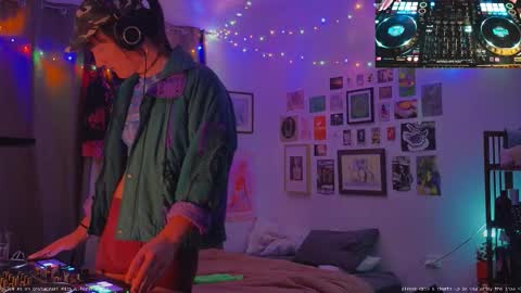 Snapshot of fernydew chatting on September 19, 12:09 pm Fern next stream 430pm Monday PST online show from September 19, 12:09 pm