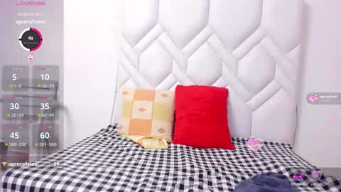 Snapshot of ferrimature chatting on October 22, 10:22 pm Marcela online show from October 22, 10:22 pm