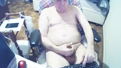 Snapshot of filhober chatting on October 4, 1:36 am filhober online show from October 4, 1:36 am