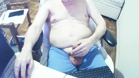 Snapshot of filhober chatting on January 25, 1:54 am filhober online show from January 25, 1:54 am