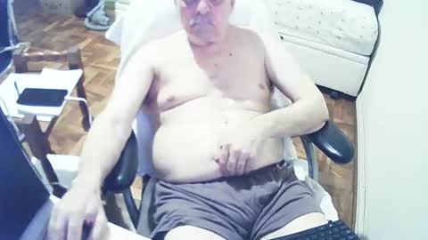 Snapshot of filhober chatting on February 7, 2:40 am filhober online show from February 7, 2:40 am