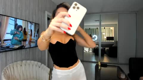 Snapshot of finestchantilly chatting on October 25, 4:29 pm FinestChantilly online show from October 25, 4:29 pm