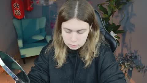 fiora online show from February 15, 5:30 am