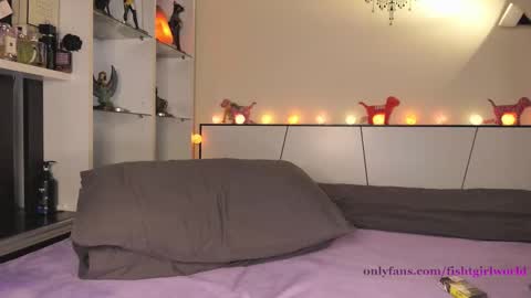 Tia online show from February 14, 12:57 pm