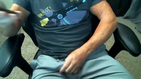 fitguy40 online show from April 30, 8:03 pm