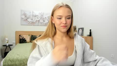 Mona online show from December 16, 1:35 am