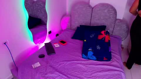 Flordecayena  online show from June 8, 3:07 am