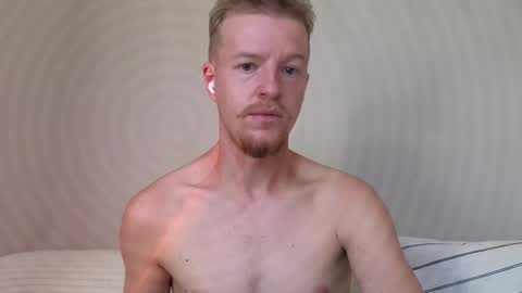 Snapshot of flower_haze chatting on October 20, 5:34 am Alexander online show from October 20, 5:34 am