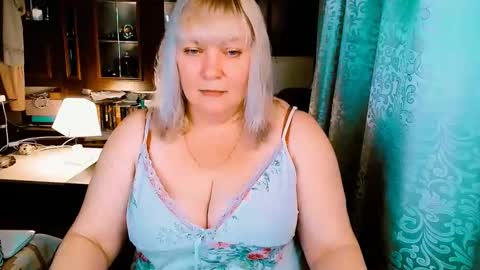 Snapshot of flowerahbutterf chatting on September 21, 8:24 pm FlowerAhButterf online show from September 21, 8:24 pm