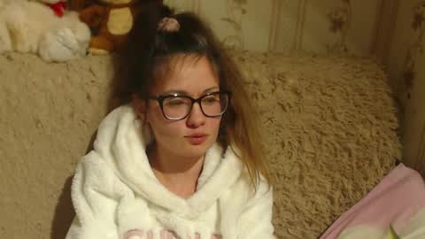 Snapshot of flowercandydoll chatting on December 15, 9:42 pm say meow and send tip  online show from December 15, 9:42 pm