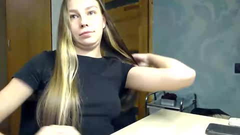 Snapshot of fofhcf chatting on December 6, 12:18 am Molli Ready for any play with you. Hottest show in pvt Help a student earn big tokens online show from December 6, 12:18 am