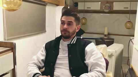 independent model online show from March 12, 6:44 pm