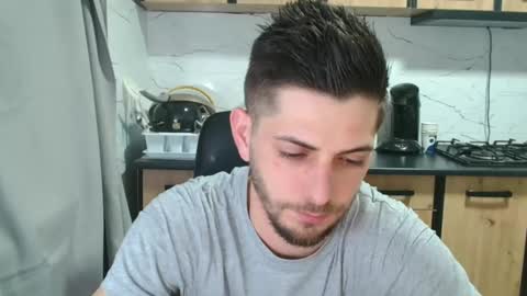 independent model online show from February 28, 10:50 pm