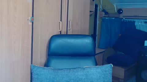 independent model online show from September 12, 6:43 pm