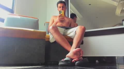 Snapshot of foot_master777 chatting on March 3, 7:28 pm foot_master777 online show from March 3, 7:28 pm