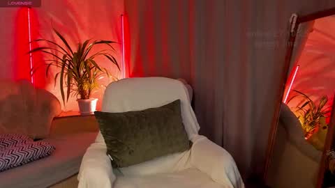     online show from October 27, 12:05 pm