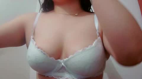 foxxxx_33 online show from December 19, 1:23 am