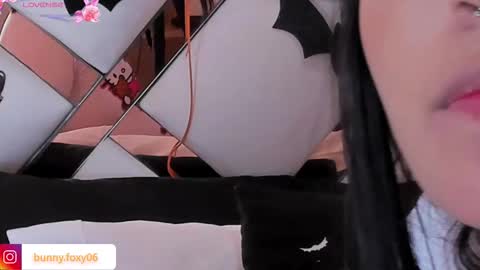 Snapshot of foxybuny chatting on October 23, 11:49 pm FOXY AND BUNNY online show from October 23, 11:49 pm