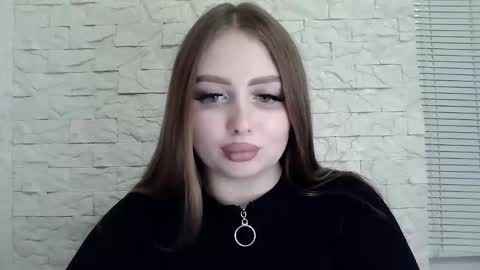 Alice online show from November 25, 7:45 pm