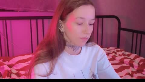 fran_bow online show from March 25, 11:28 am