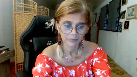 francelune online show from March 8, 2:43 pm