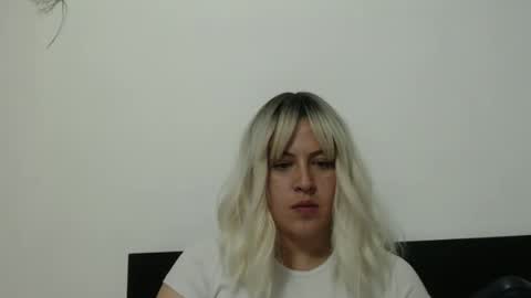 Snapshot of francescaasmith chatting on February 27, 12:25 am Francesca online show from February 27, 12:25 am