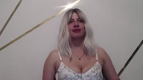 Snapshot of francescaasmith chatting on February 28, 2:53 am Francesca online show from February 28, 2:53 am