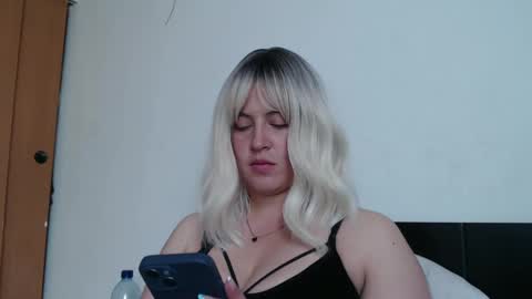 Snapshot of francescaasmith chatting on February 25, 8:53 pm Francesca online show from February 25, 8:53 pm